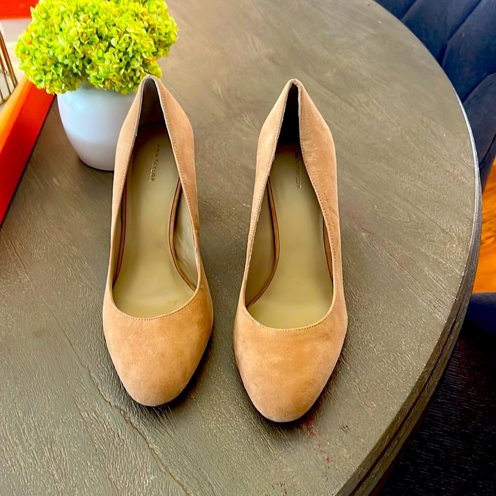 Cute chunky camel pumps